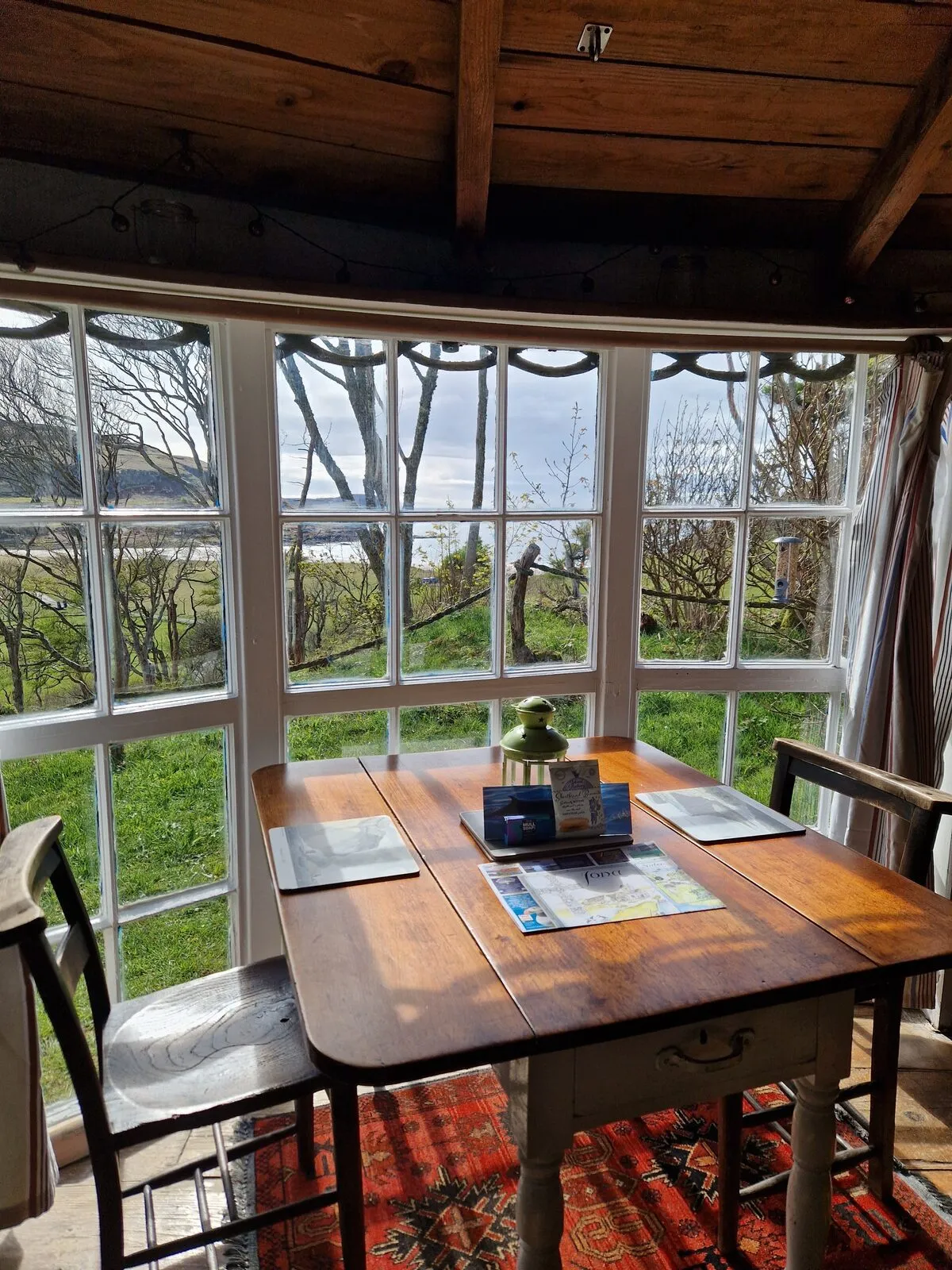 Dining nook with bay view through the window